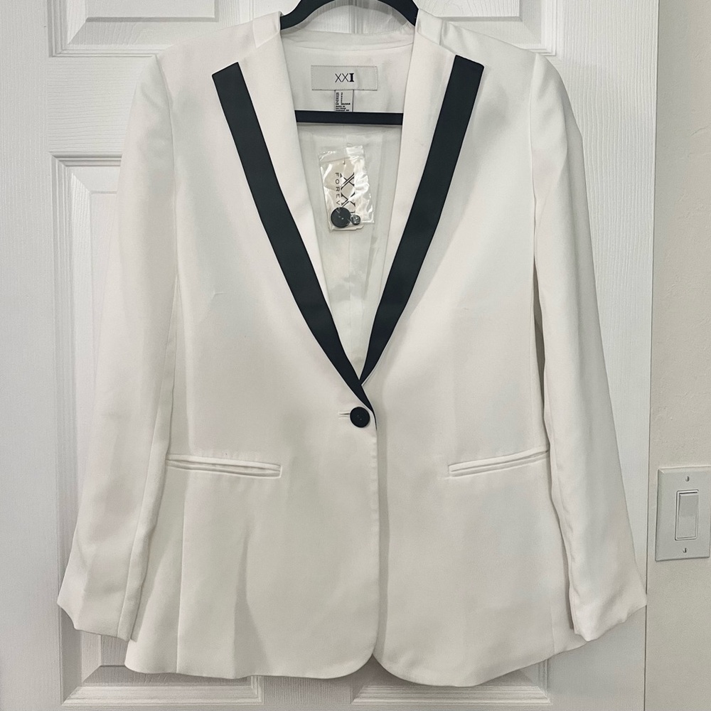 Forever 21 White and Black Women's Blazer